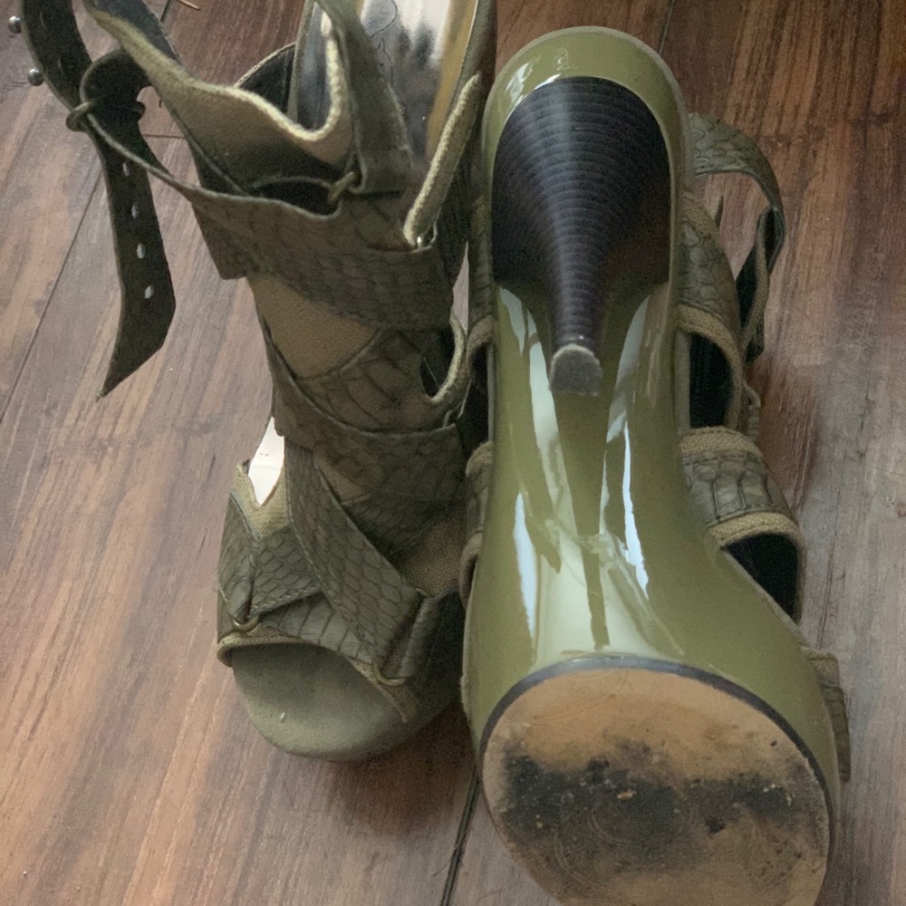 Women’s shoes